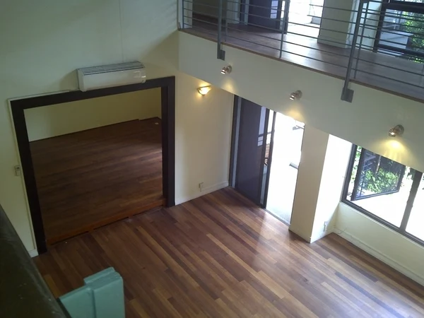 78 LAD · Reference interior photograph